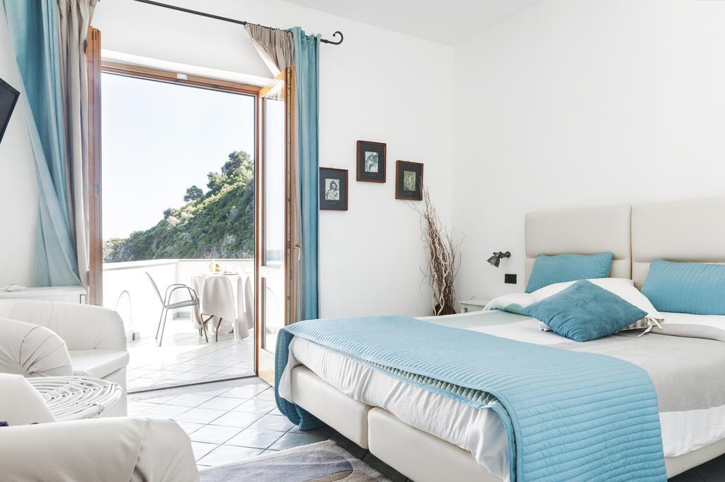 La Conca Del Sogno Hotel มัสซาลูเบรนเซ ห้อง รูปภาพ